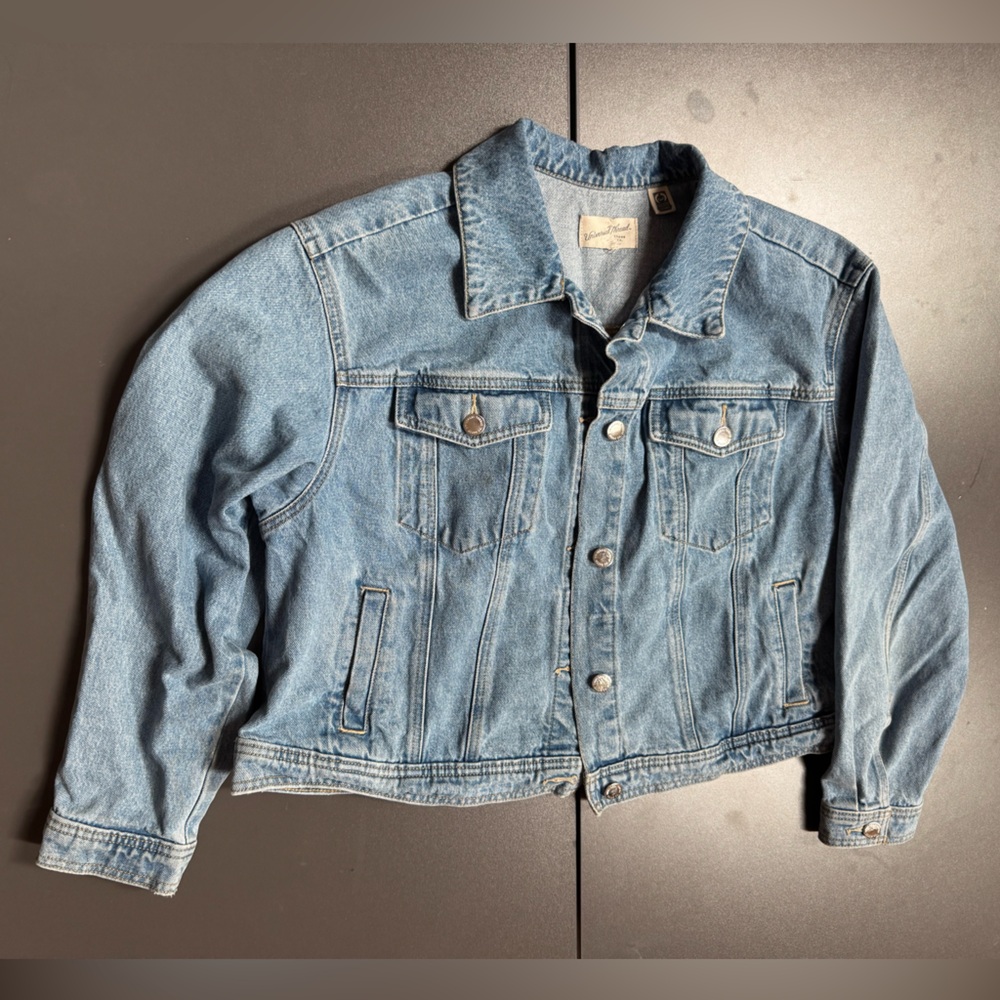 Universal Threads Women’s XXL Light Blue Denim Jacket